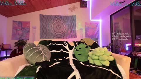 milla_milla online show from January 26, 5:13 am