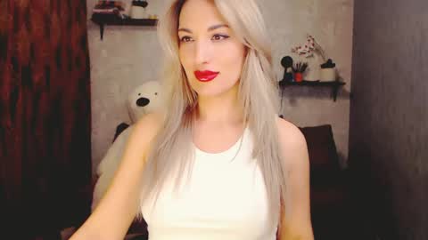 MillaXQueen online show from February 10, 3:32 pm