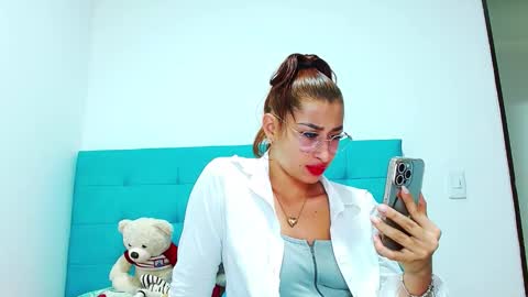 Snapshot of miller_sweet chatting on January 25, 12:17 am Aleja online show from January 25, 12:17 am