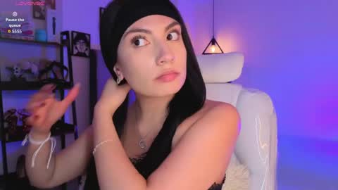 miller_vanessa_ online show from April 8, 9:07 pm