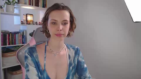 Snapshot of milly_ross23 chatting on February 25, 7:09 am Milly online show from February 25, 7:09 am