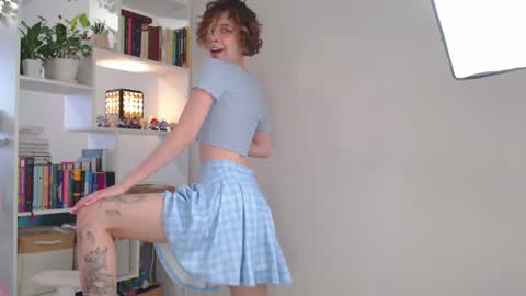 Snapshot of milly_ross23 chatting on December 20, 7:01 am Milly online show from December 20, 7:01 am
