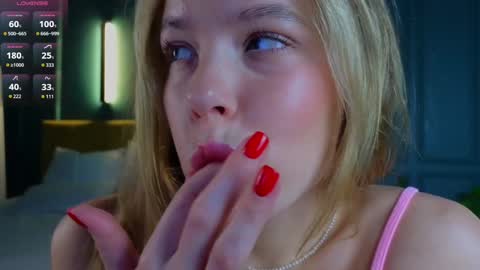 Snapshot of milly_shy chatting on September 18, 6:50 am Milly online show from September 18, 6:50 am