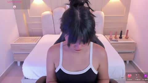 millyevans1 online show from April 28, 3:22 am