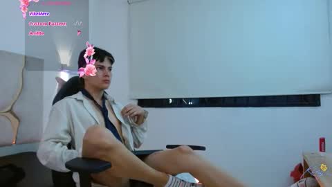 milo_tay1 online show from March 27, 8:26 am