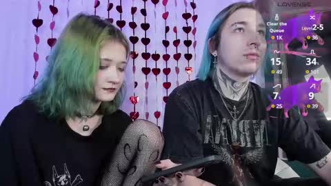 Snapshot of milten_trish chatting on March 1, 6:43 pm milten_trish online show from March 1, 6:43 pm