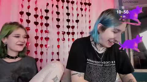 Snapshot of milten_trish chatting on February 23, 7:28 pm milten_trish online show from February 23, 7:28 pm