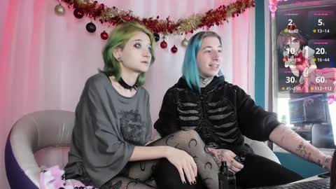 Snapshot of milten_trish chatting on December 23, 7:52 pm milten_trish online show from December 23, 7:52 pm