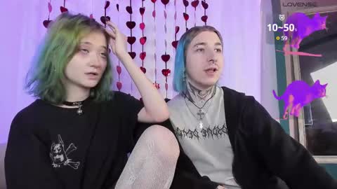Snapshot of milten_trish chatting on February 27, 7:47 pm milten_trish online show from February 27, 7:47 pm