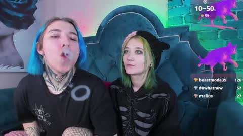 Snapshot of milten_trish chatting on January 27, 12:43 am milten_trish online show from January 27, 12:43 am