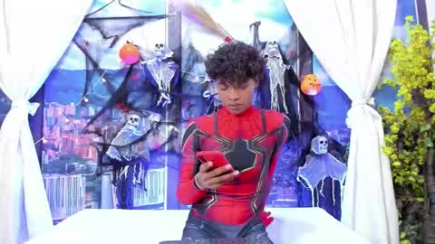 miltondelis online show from October 21, 4:06 am