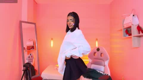 milu_carbajal_x online show from December 1, 8:40 pm