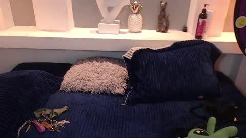 Milu Wallace  online show from October 21, 11:41 pm