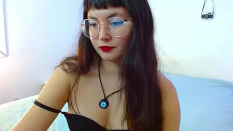 Snapshot of mily_baker chatting on December 27, 1:00 am mily_baker online show from December 27, 1:00 am