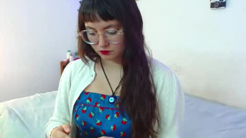 Snapshot of mily_baker chatting on February 24, 12:20 am mily_baker online show from February 24, 12:20 am