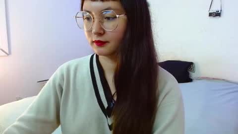 Snapshot of mily_baker chatting on December 27, 5:59 pm mily_baker online show from December 27, 5:59 pm