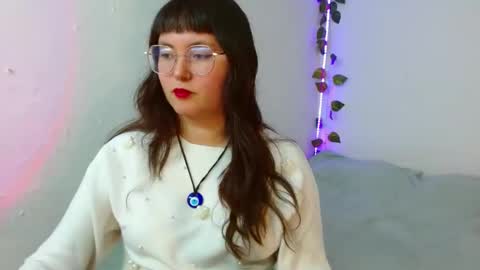 Snapshot of mily_baker chatting on February 5, 9:40 pm mily_baker online show from February 5, 9:40 pm