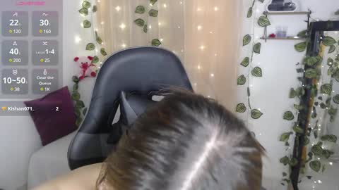 Snapshot of mily_thomson_b chatting on February 27, 8:31 pm Mily online show from February 27, 8:31 pm
