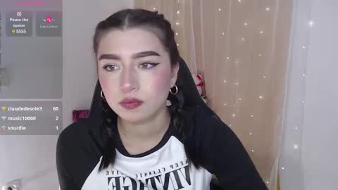 Snapshot of mily_thomson_b chatting on January 12, 11:15 pm Mily online show from January 12, 11:15 pm