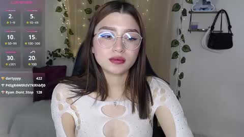 Snapshot of mily_thomson_b chatting on March 6, 2:19 am Mily online show from March 6, 2:19 am