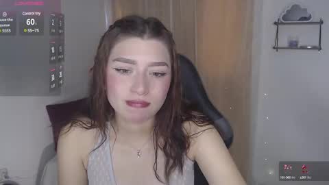 Snapshot of mily_thomson_b chatting on February 18, 9:09 pm Mily online show from February 18, 9:09 pm