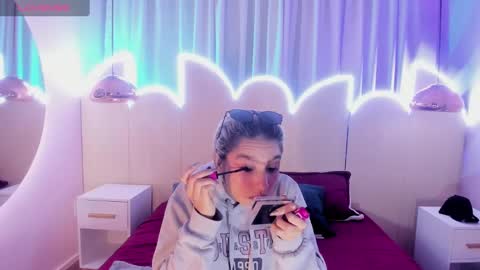Minji online show from February 21, 12:17 pm