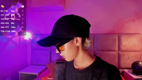 Minji online show from February 10, 6:24 pm