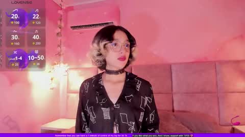 Minji online show from October 3, 6:49 pm