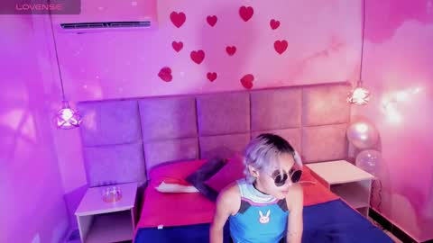 Minji online show from March 5, 11:38 am