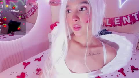 Minji online show from February 14, 2:54 pm