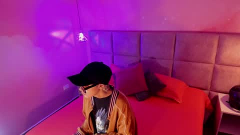 Minji online show from February 10, 12:18 pm