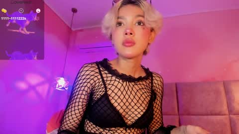 Minji online show from February 7, 2:47 pm