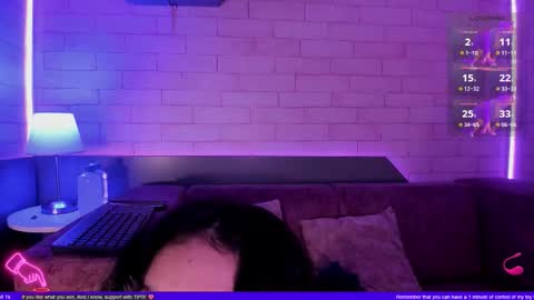 Minji online show from October 21, 7:39 pm