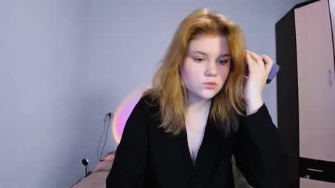 hi Im Mina  online show from November 14, 1:52 am