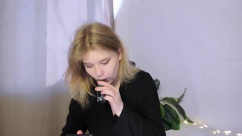hi Im Mina  online show from March 11, 1:26 am