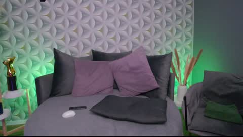 Mina online show from October 16, 8:03 am