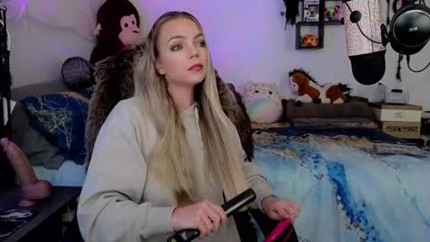 Mindy Mars online show from November 5, 4:09 pm