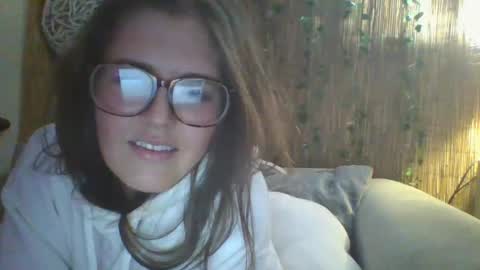 Snapshot of mindymounds chatting on October 16, 1:11 pm Mindy online show from October 16, 1:11 pm