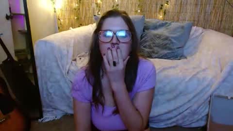 Snapshot of mindymounds chatting on October 19, 10:09 am Mindy online show from October 19, 10:09 am