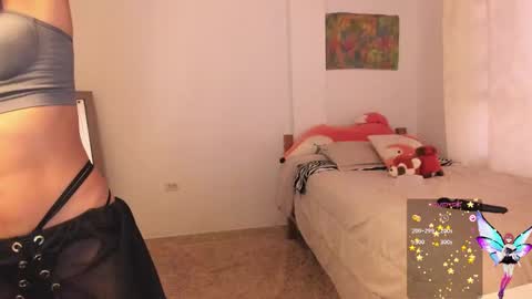 Snapshot of minefoxy2 chatting on January 15, 10:59 am Amber online show from January 15, 10:59 am