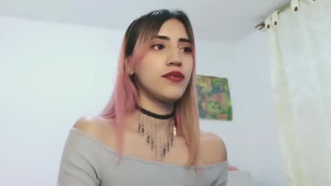 Snapshot of minefoxy2 chatting on March 10, 9:45 am Amber online show from March 10, 9:45 am