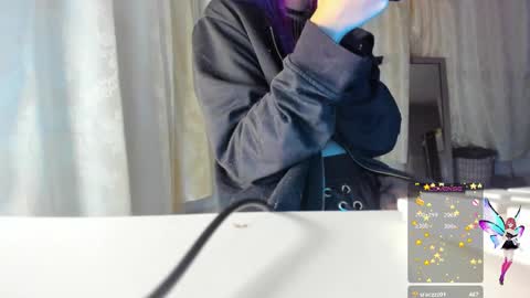 Snapshot of minefoxy2 chatting on December 2, 10:35 am Amber online show from December 2, 10:35 am