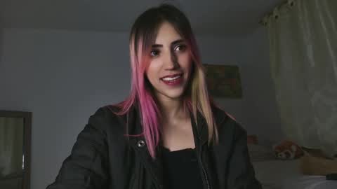 Snapshot of minefoxy2 chatting on March 7, 10:45 am Amber online show from March 7, 10:45 am