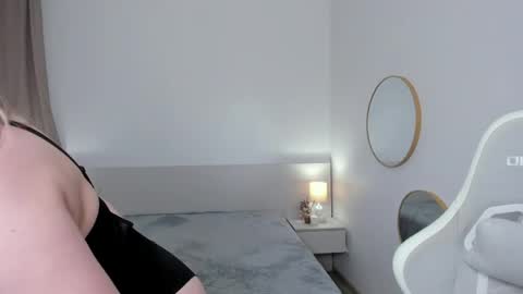 mini_rony online show from April 22, 5:09 pm