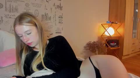 Snapshot of minidiva_ chatting on September 11, 6:20 pm Amelia online show from September 11, 6:20 pm