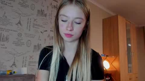 Snapshot of minidiva_ chatting on September 12, 8:55 pm Amelia online show from September 12, 8:55 pm
