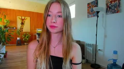 Amelia online show from May 9, 11:49 am