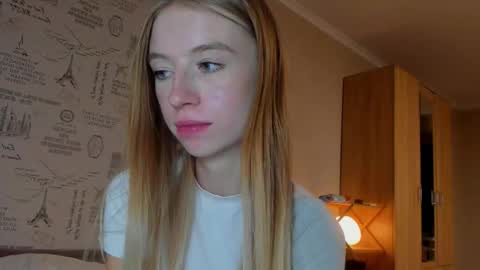 Snapshot of minidiva_ chatting on September 16, 9:07 pm Amelia online show from September 16, 9:07 pm