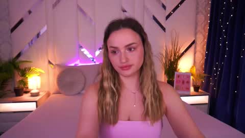 minifox_ online show from February 12, 9:02 am