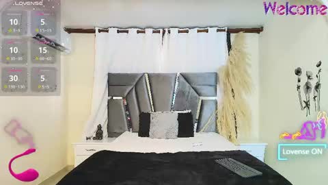 minilove_01 online show from March 12, 1:04 pm